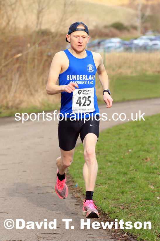 Senior men and veteran men over-40s NECAA Road Relay Champs., Hetton Lyons Park, Hetton le Hole, County Durham. Photo: David T. Hewitson/Sports for All Pics